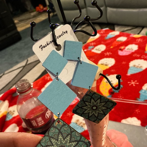 Earrings - Picture 2 of 6